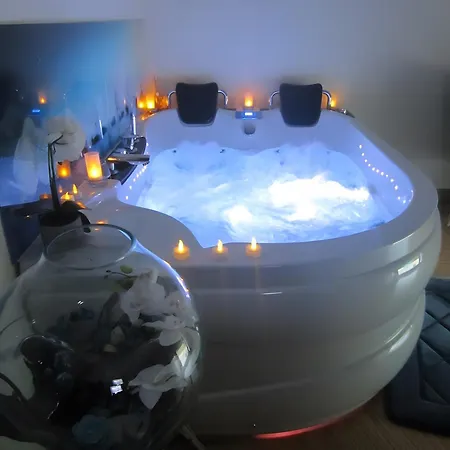 Balneo Coeur A Coeur Avec Piscine 4* Carsan