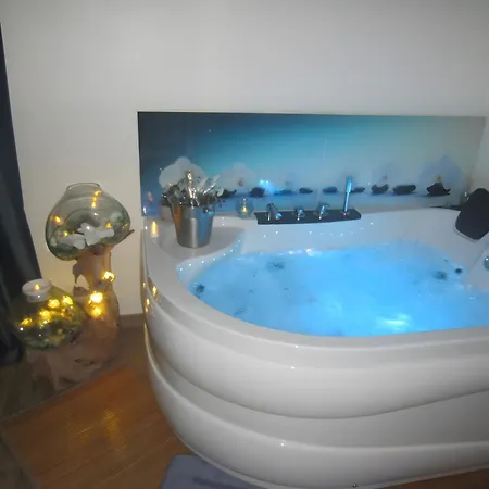 Bed and Breakfast Balneo Coeur A Coeur Avec Piscine 4*